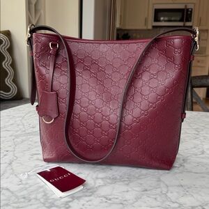 NEW WITH TAGS GUCCI GG Calfskin Embossed Emblem Medium Shoulder Bag Rose Ancora